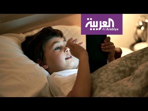 شاهد أسد يعانق مربيته ويقبلها بعد فراق