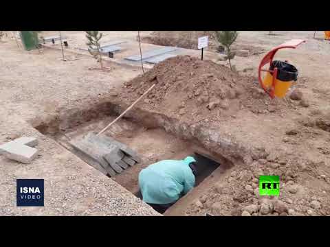 شاهد فيديو لدفن ضحايا كورونا في إيران بعد أنباء عن مقابر جماعية