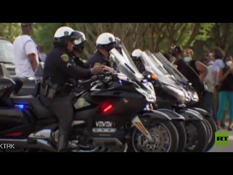 شاهد الشرطة الأميركية تُشارك في نقل نعش جورج فلويد بعد مراسم الوداع