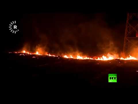 شاهد اندلاع النيران قرب قاعدة عسكرية أميركية في أربيل بعد هجوم صاروخي