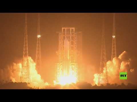 الصين تُطلق مركبة فضائية لجمع عينات من الصخور القمرية