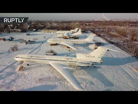 تصوير جوي يظهر مقبرة طائرات ومروحيات في سمارا الروسية
