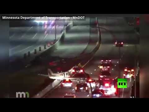 هبوط اضطراري لطائرة على طريق سريع في مينيسوتا الأميركية